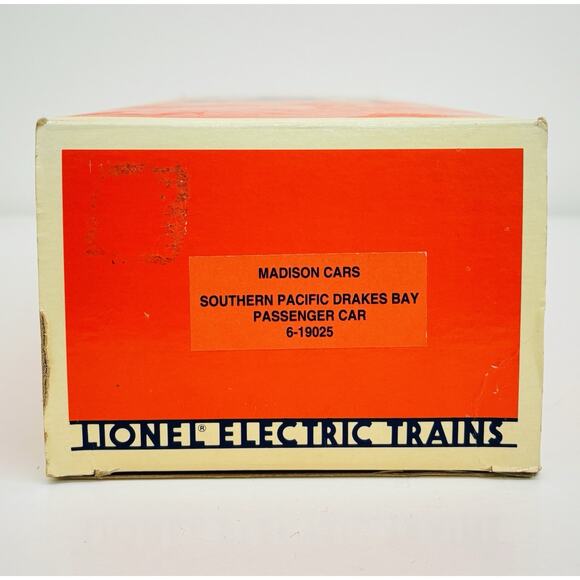 Lionel Southern Pacific Daylight "Drakes Bay" Madison Passenger Car 6-19025 - Picture 9 of 10